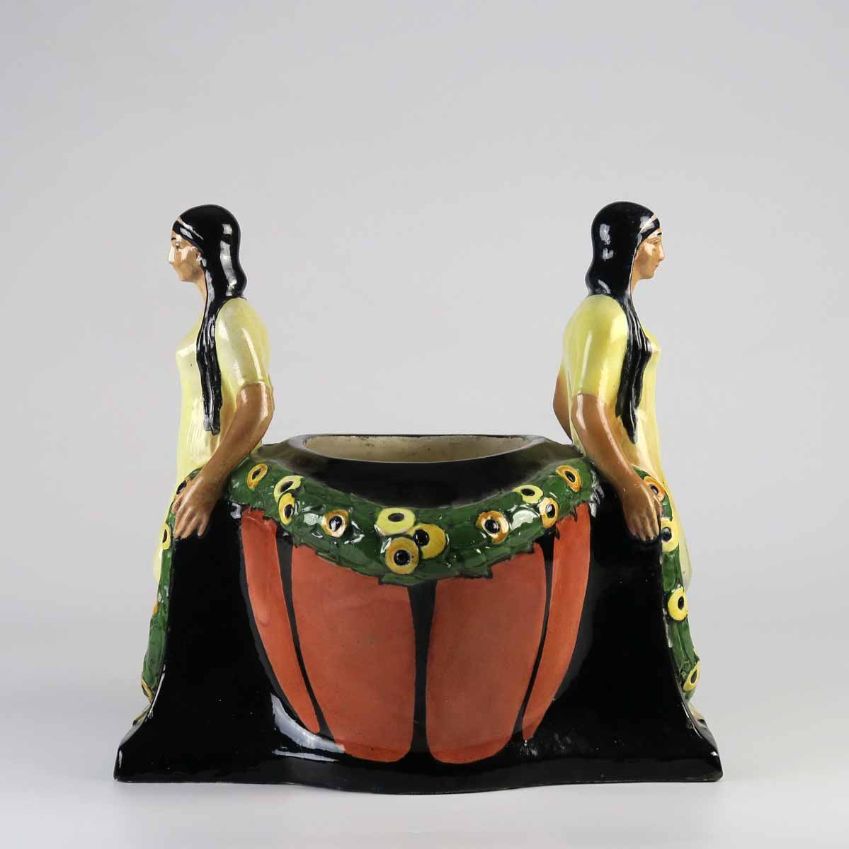 Secesní figurální obal na květináč