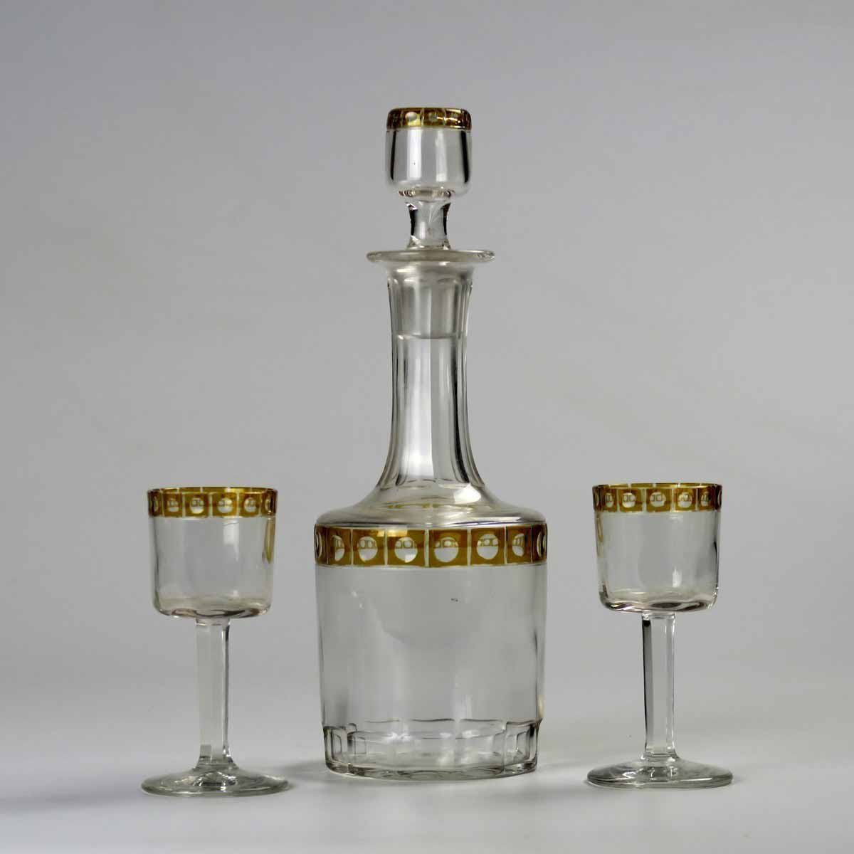 Karafa se dvěma odlivkami na likér