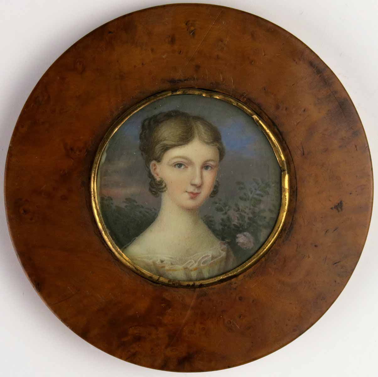 Miniatura dívky s květy