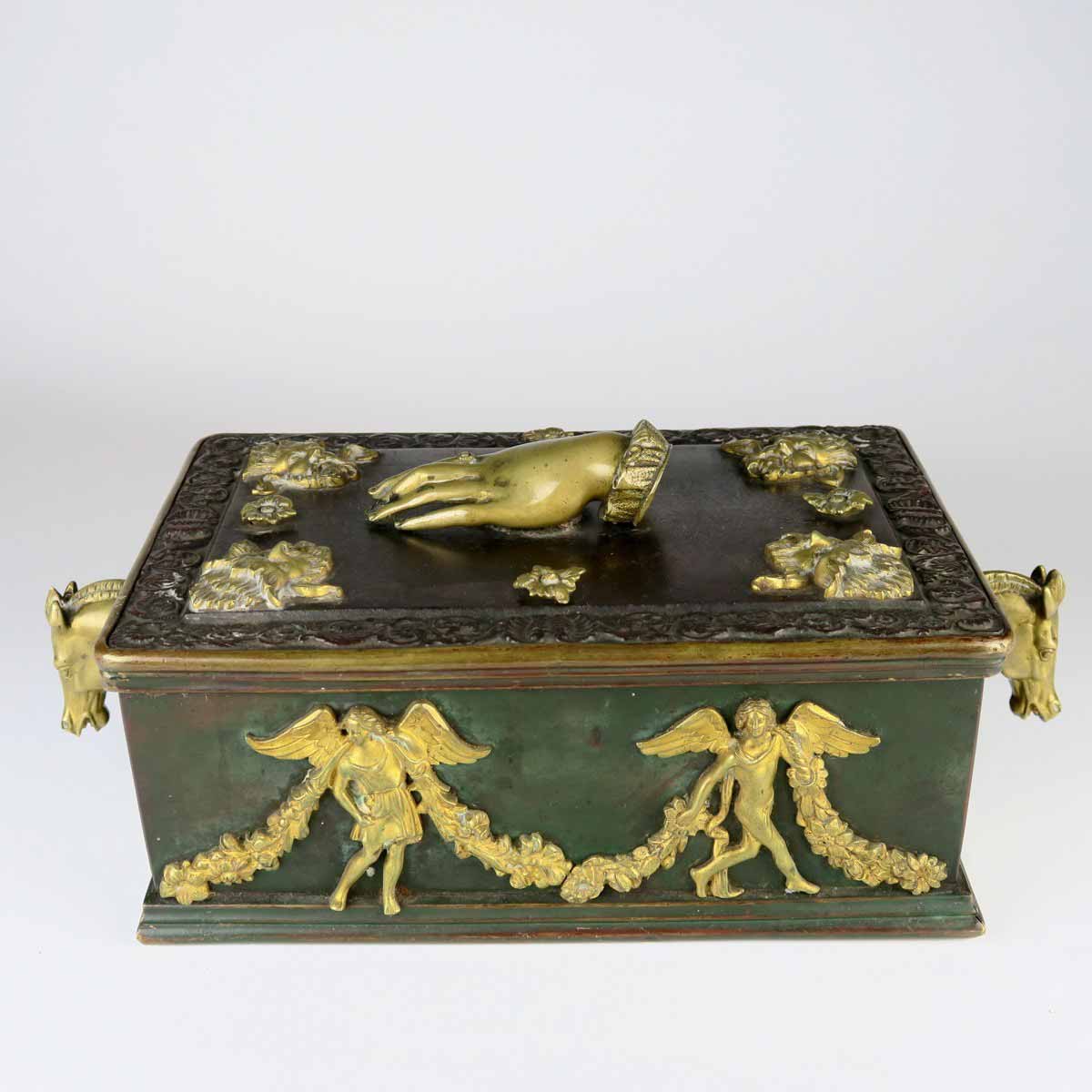 Pokladnice v empírovém stylu