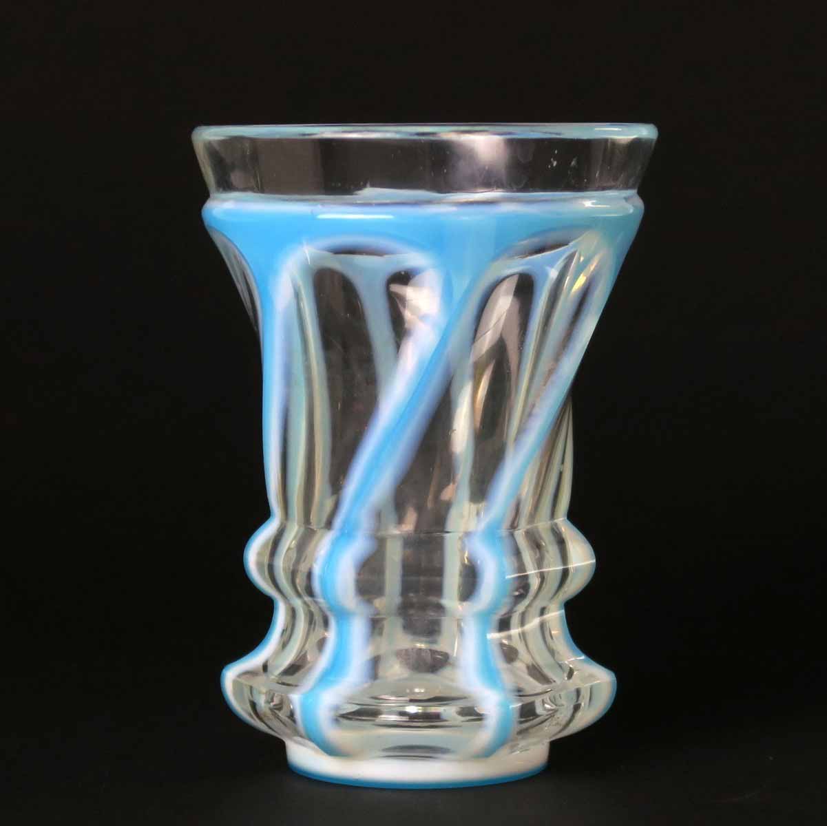 Biedermeierová číše