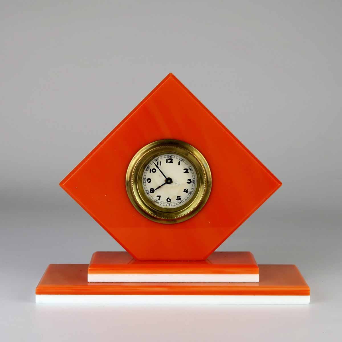 Stolní hodiny ve stylu art deco