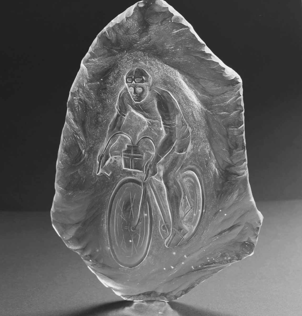 Velký reliéf s cyklistou