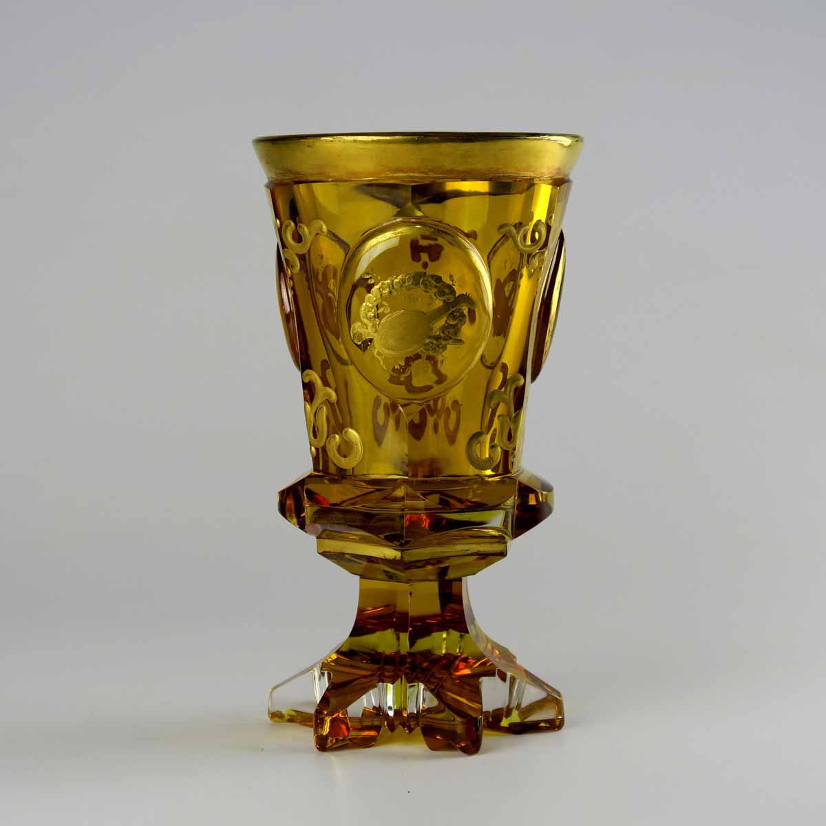 Biedermeierový pohár