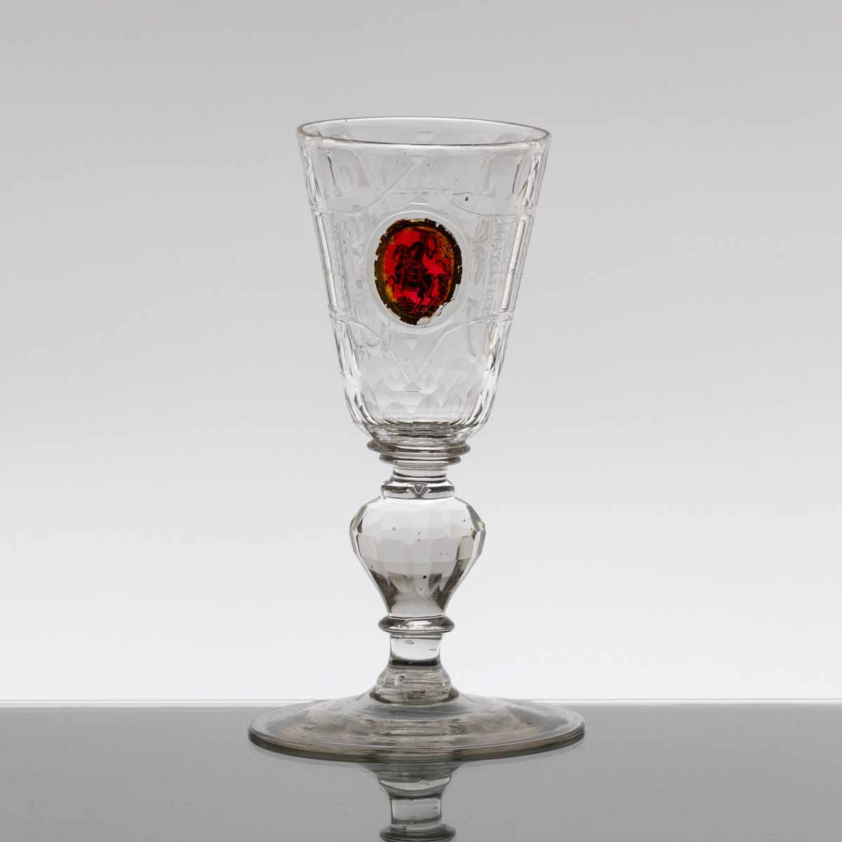 Barokní pohár s medailonem