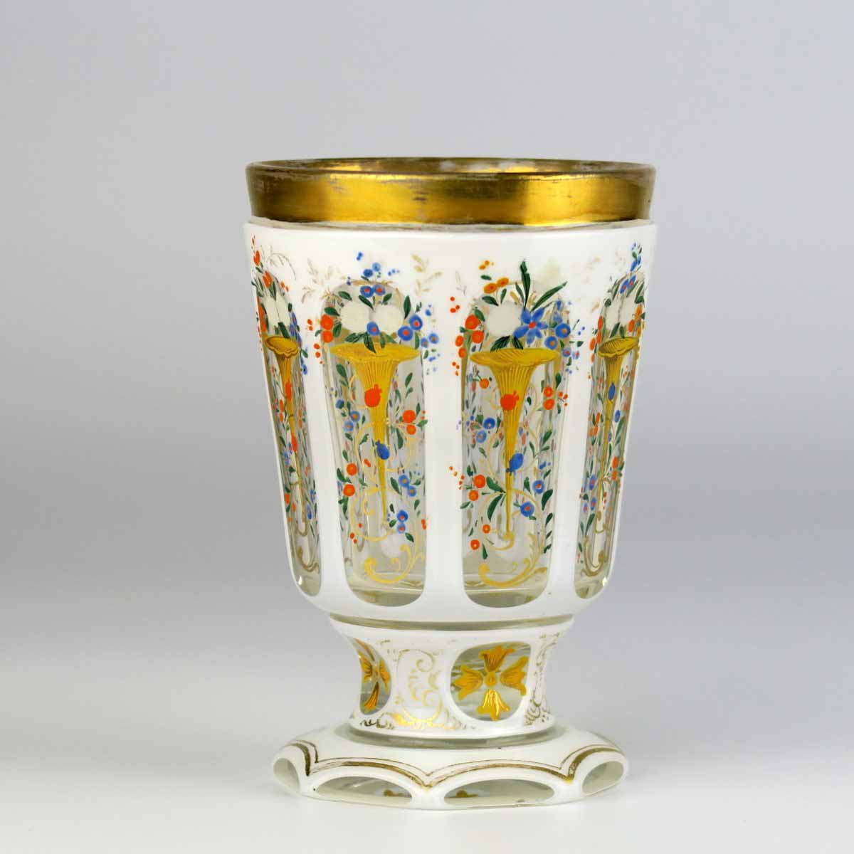 Biedermeierový pohárek