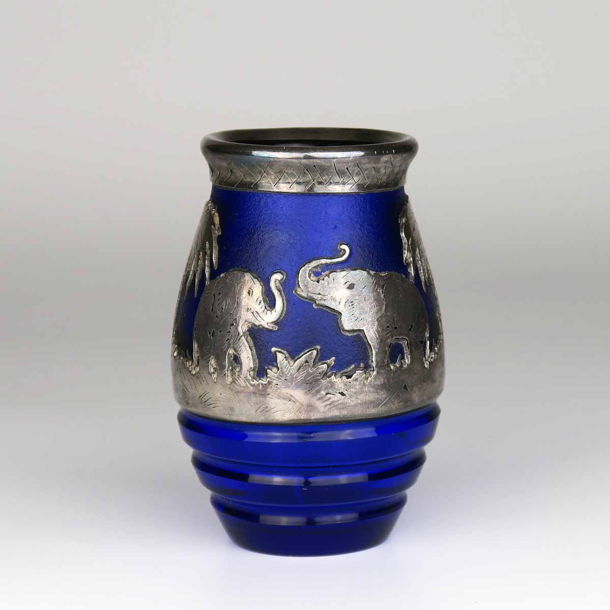 Vázička s motivem slonů - Moser