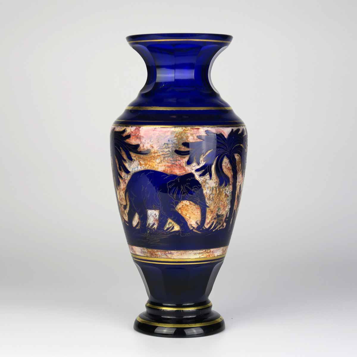 Theodor Bienert (1876 - 1963) | Váza s motivem slonů