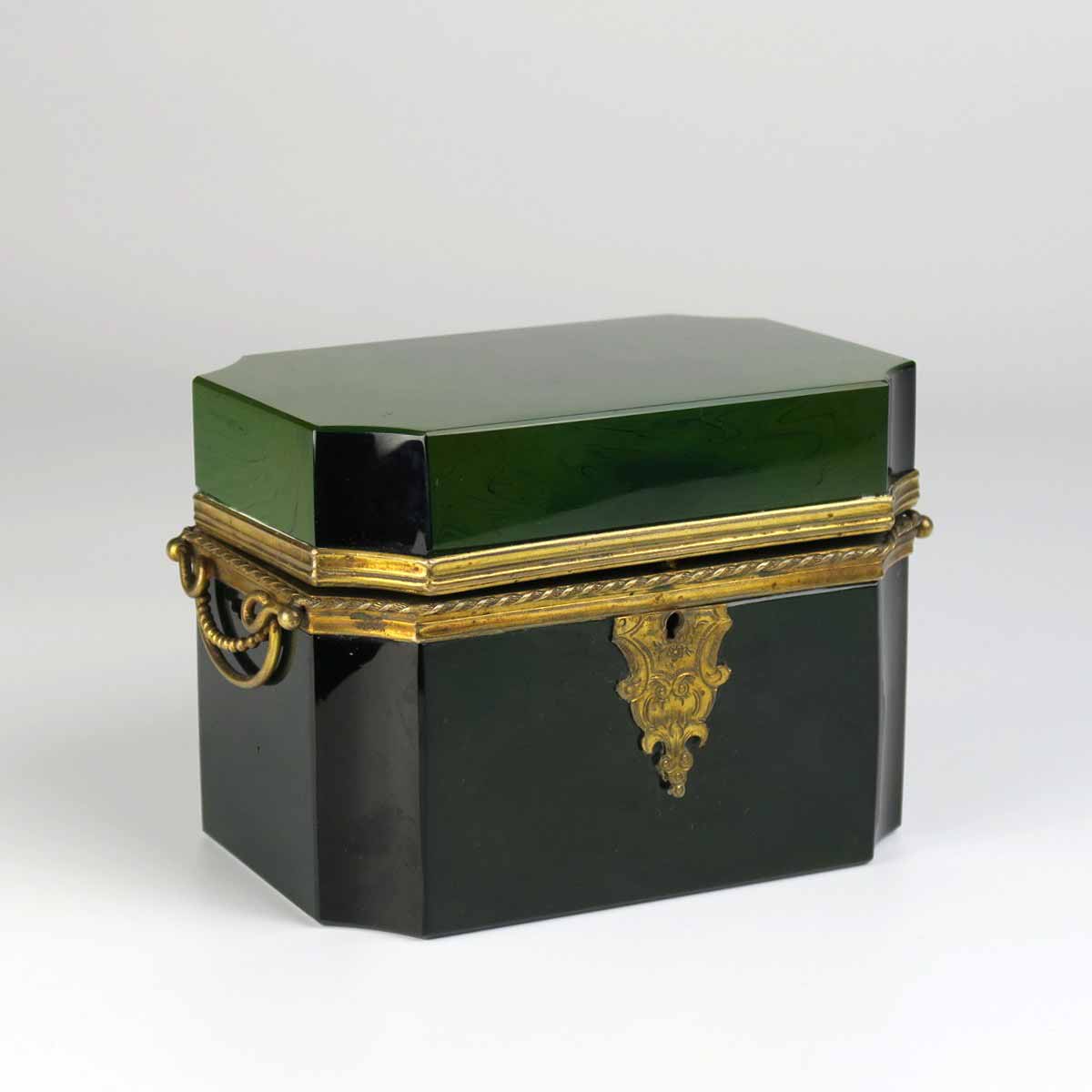 Biedermeierová lithyalinová cukřenka