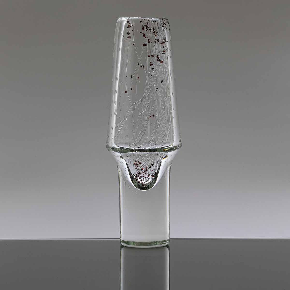 Váza s českými granáty