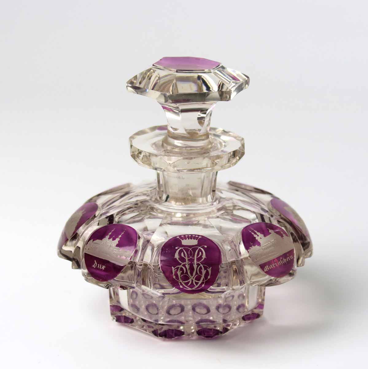 Flakon s medailony z Teplicka