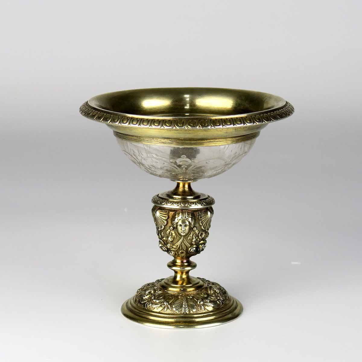 Křišťálová miska ve stříbrné montáži