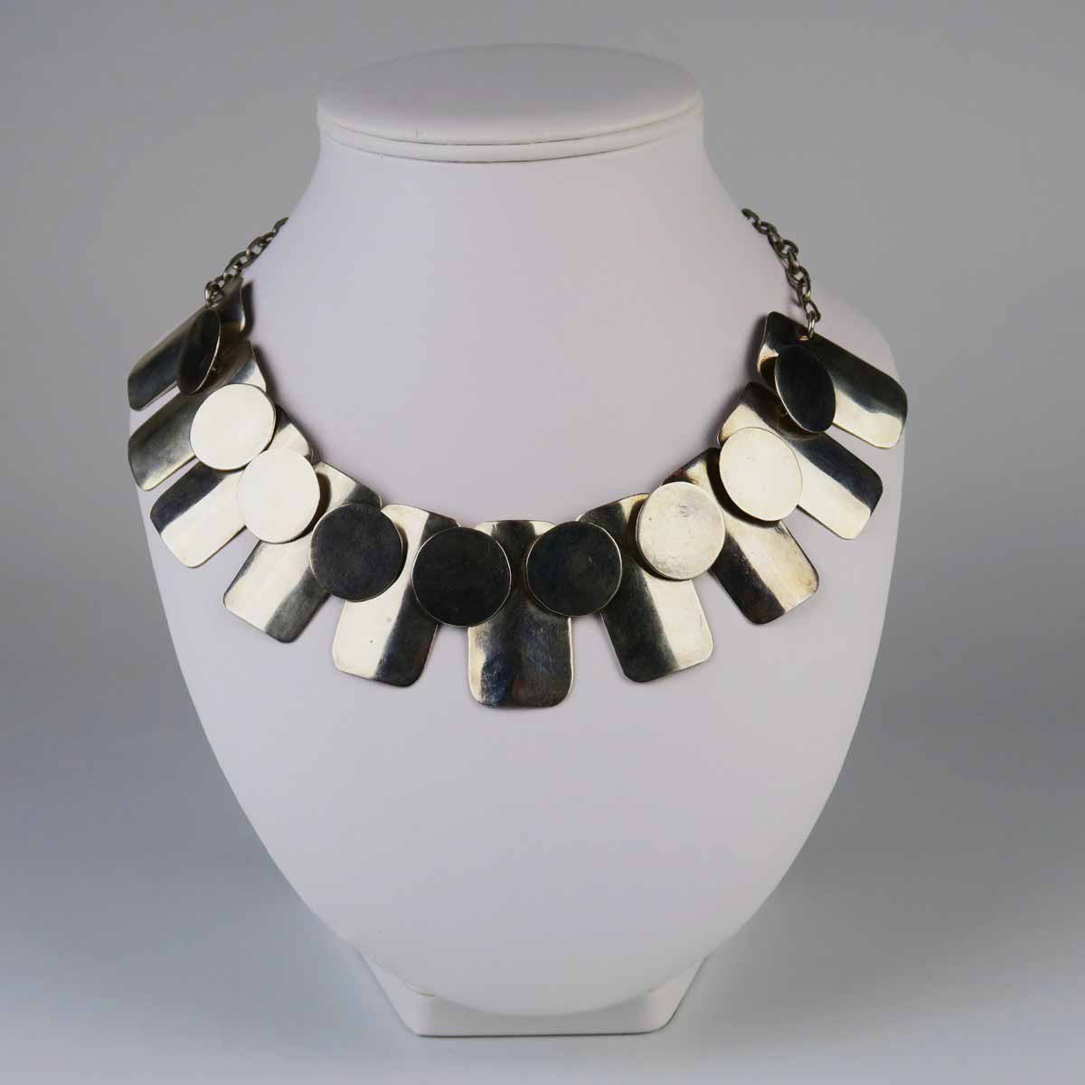 Stříbrný náhrdelník, Mexiko