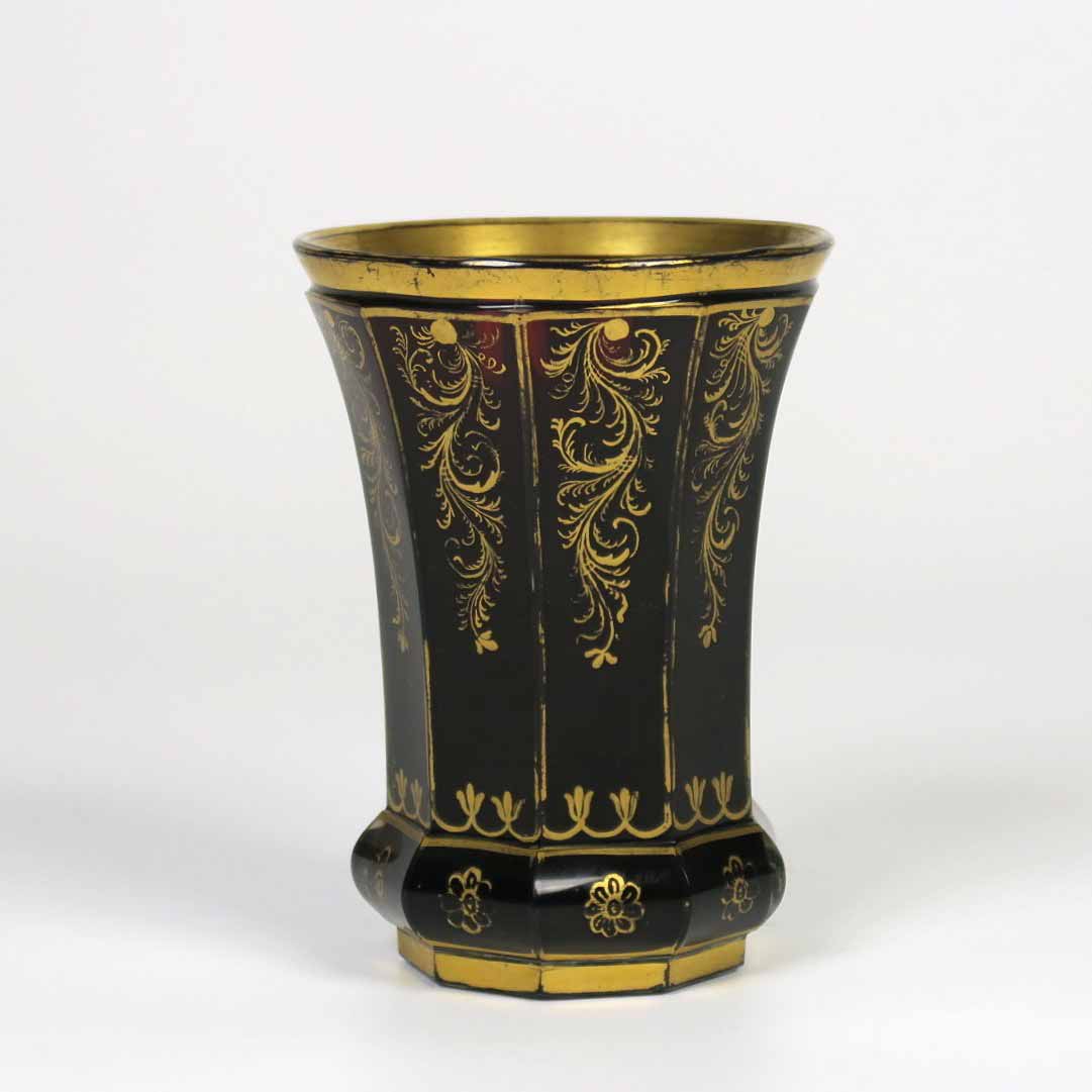 Biedermeierová číše