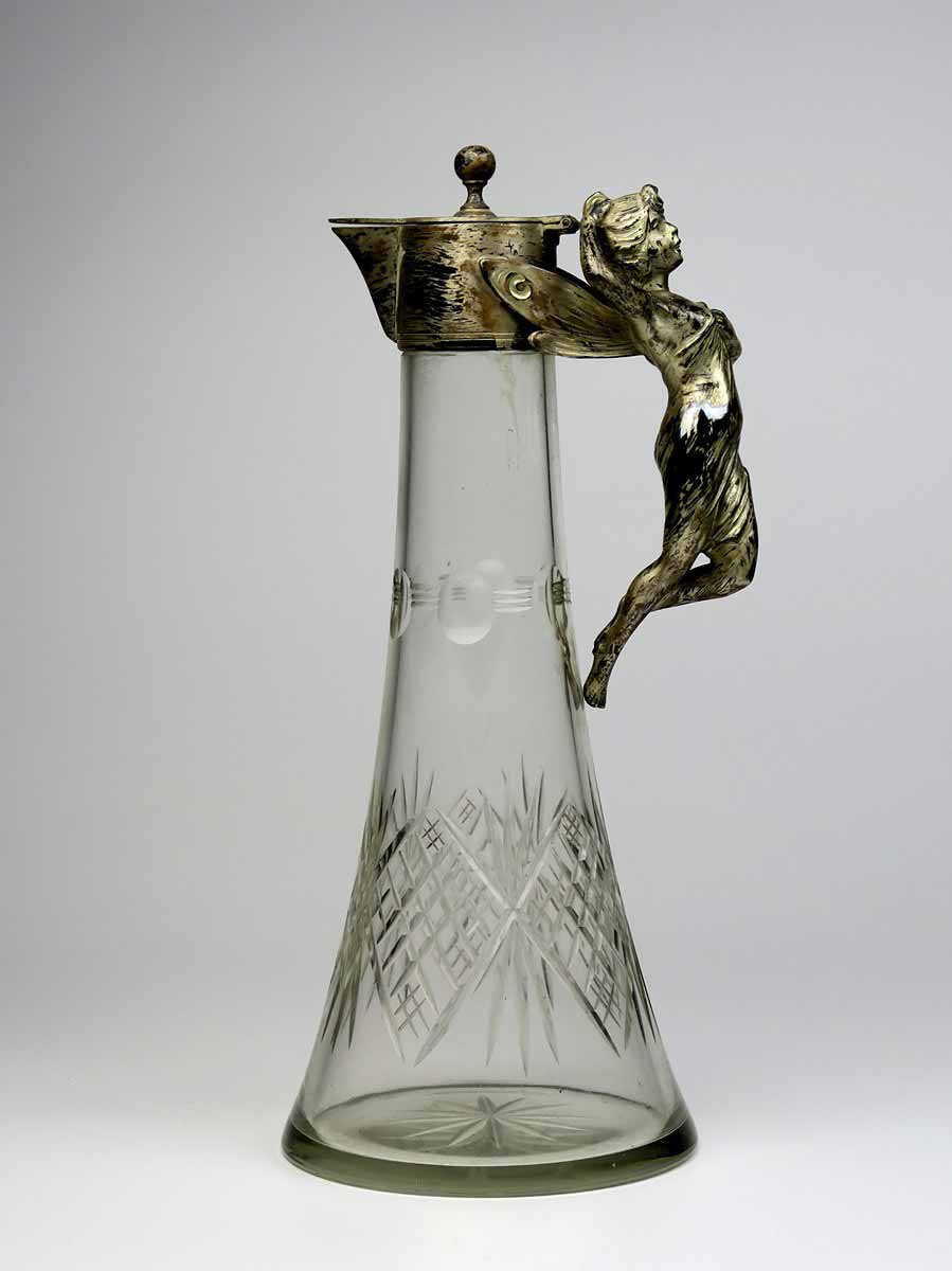 Secesní karafa na víno