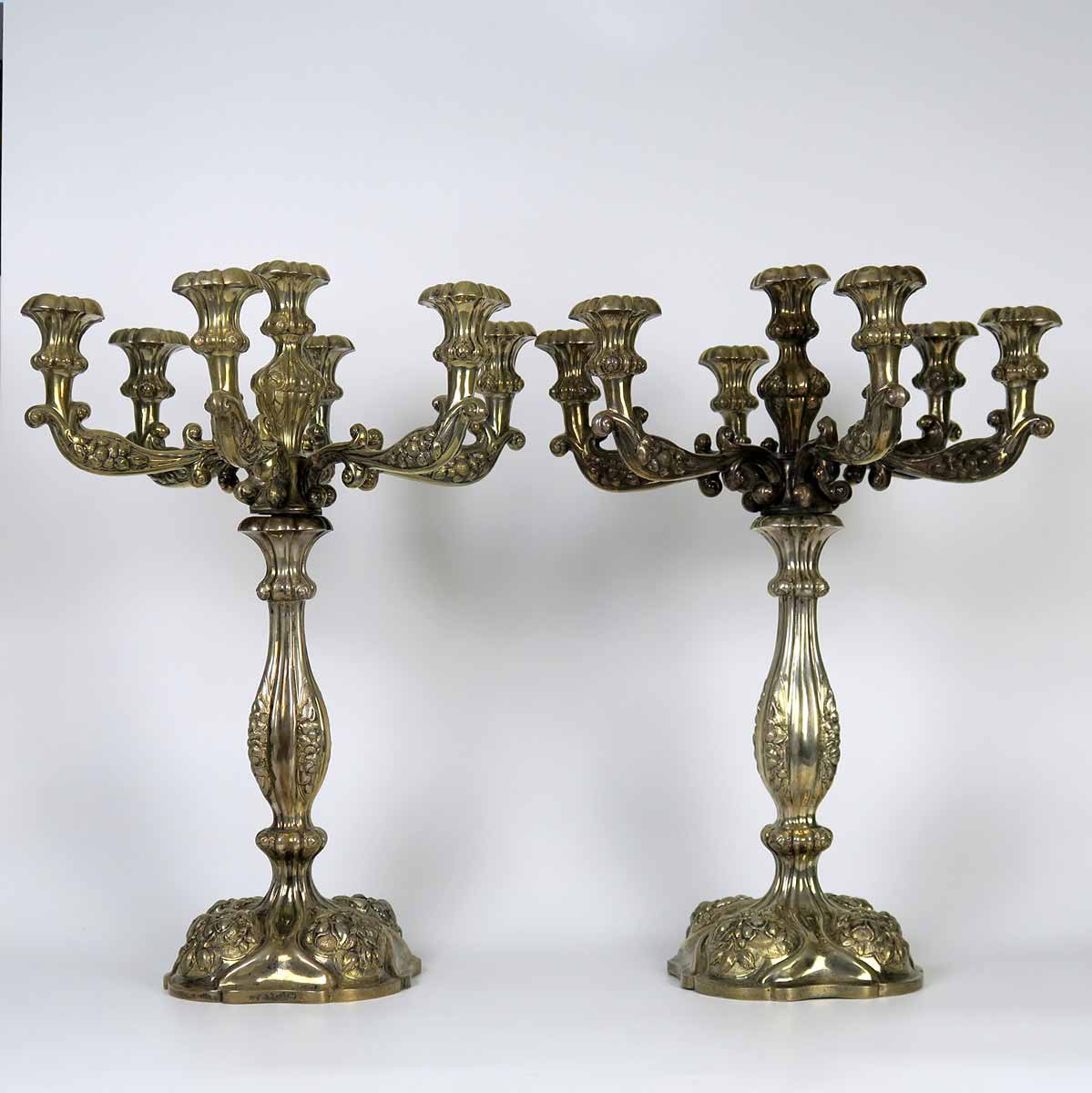 Pár monumentálních stříbrných svícnů - 5,1 kg