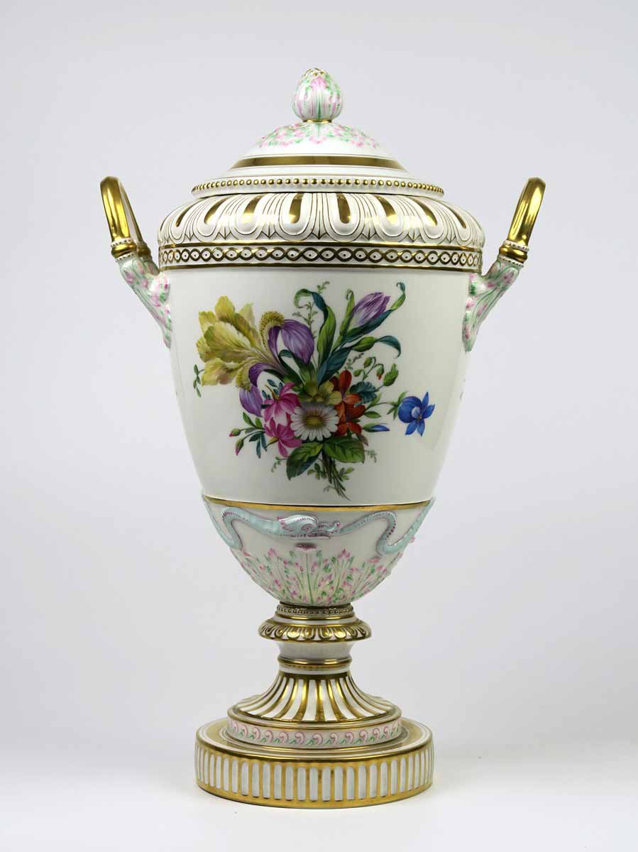 Dvouuchá váza s víkem - Berlín