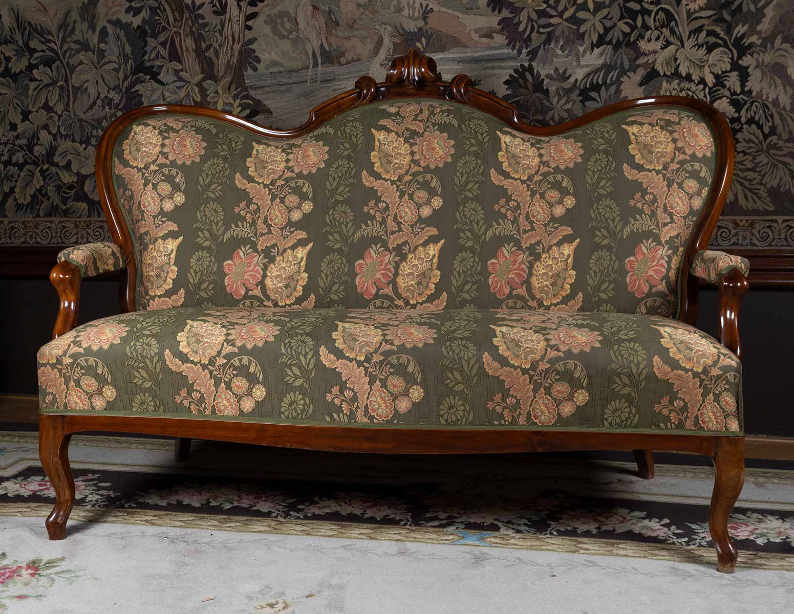 Čtyři křesla a sofa v barokním stylu