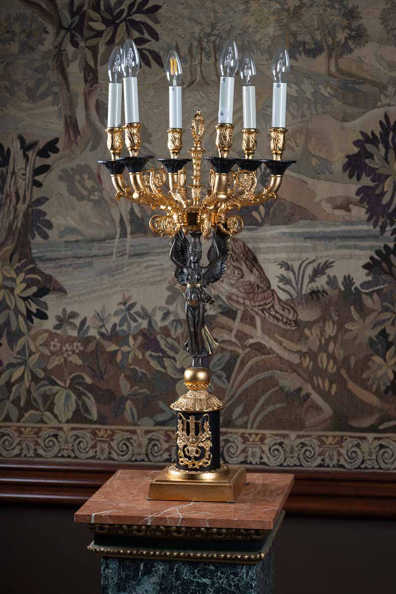 Dekorativní lampa v empírovém stylu