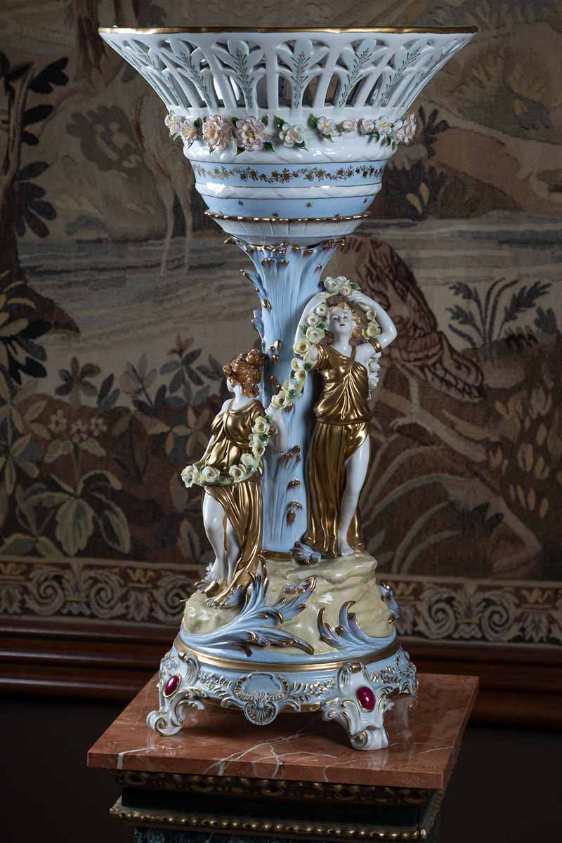 Dekorativní figurální nástolec