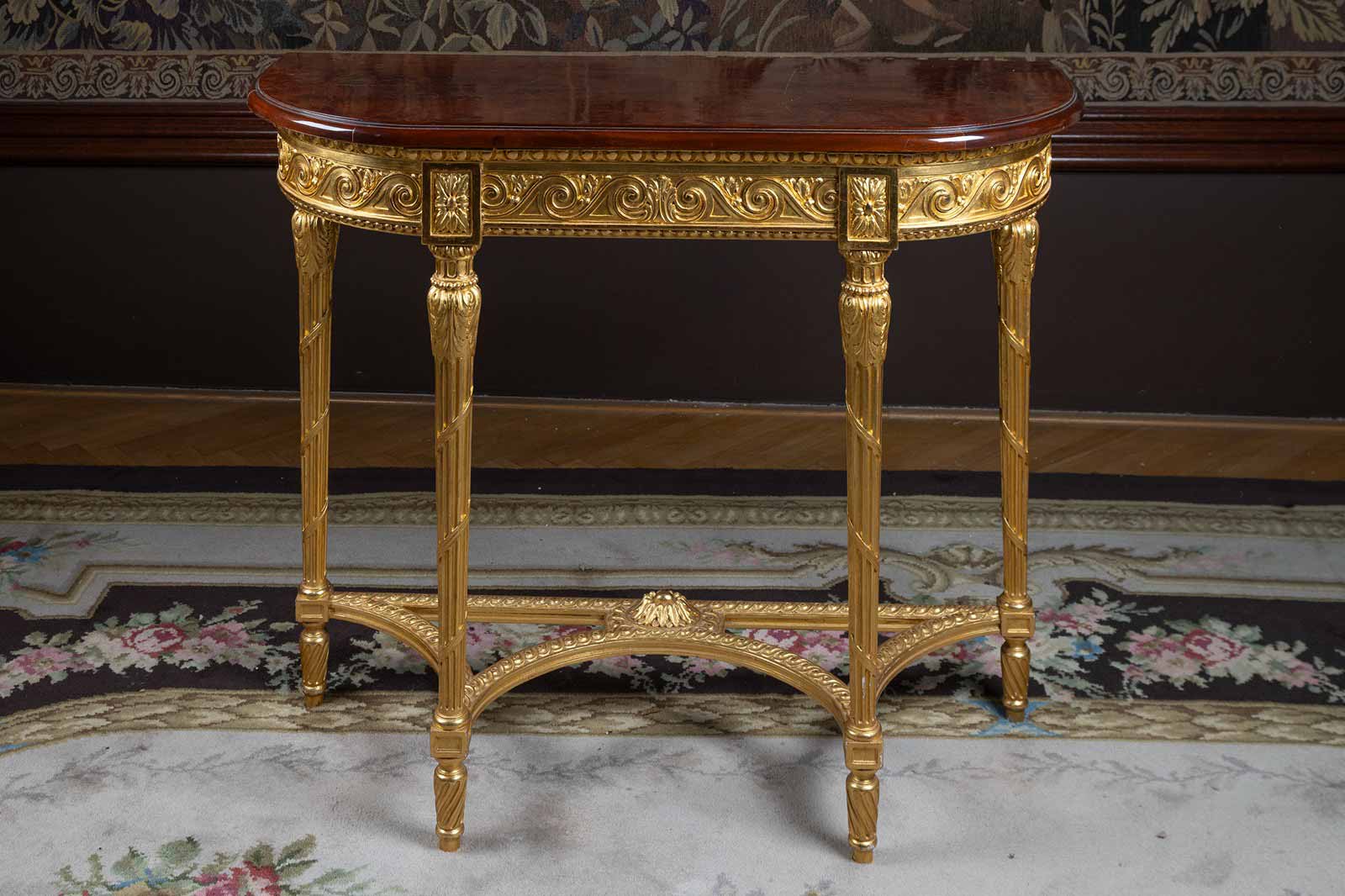 Konzolový stolek v klasicistním stylu Ludvík XVI.