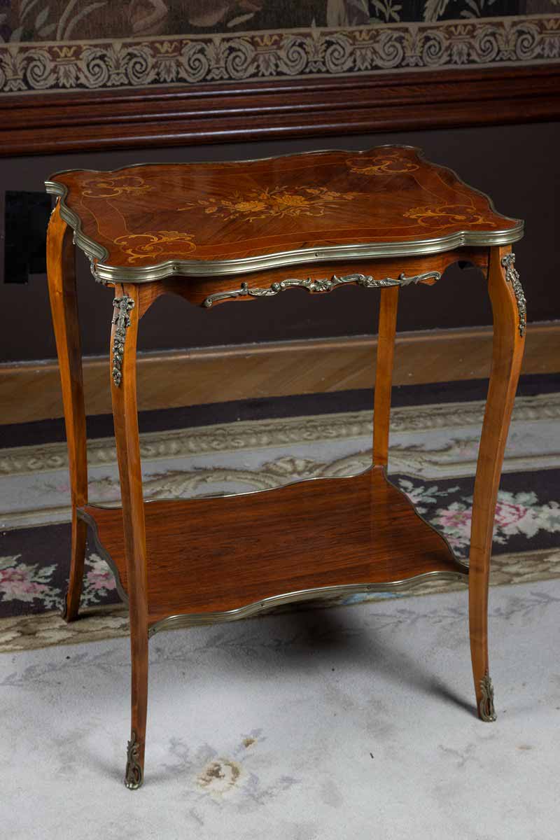 Stolek v rokokovém stylu Ludvík XV.