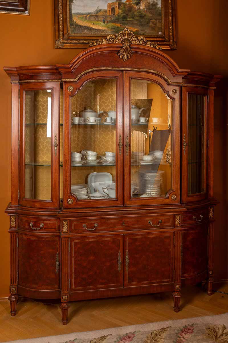 Příborník v barokním stylu