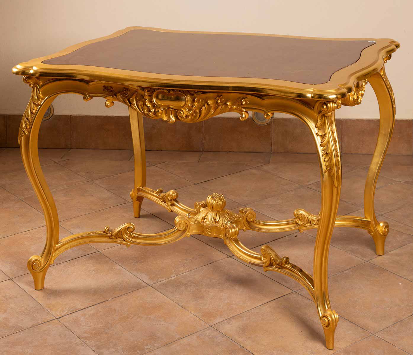 Stůl v rokokovém stylu