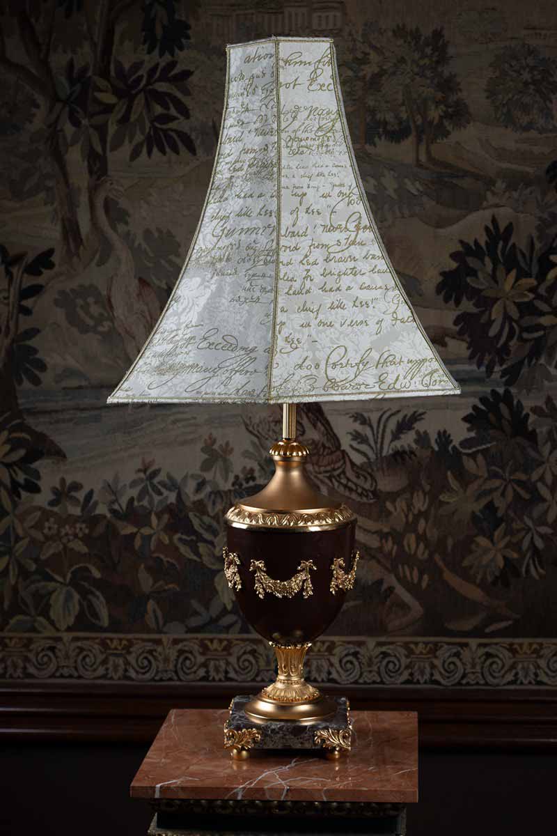 Dekorativní lampa v empírovém stylu