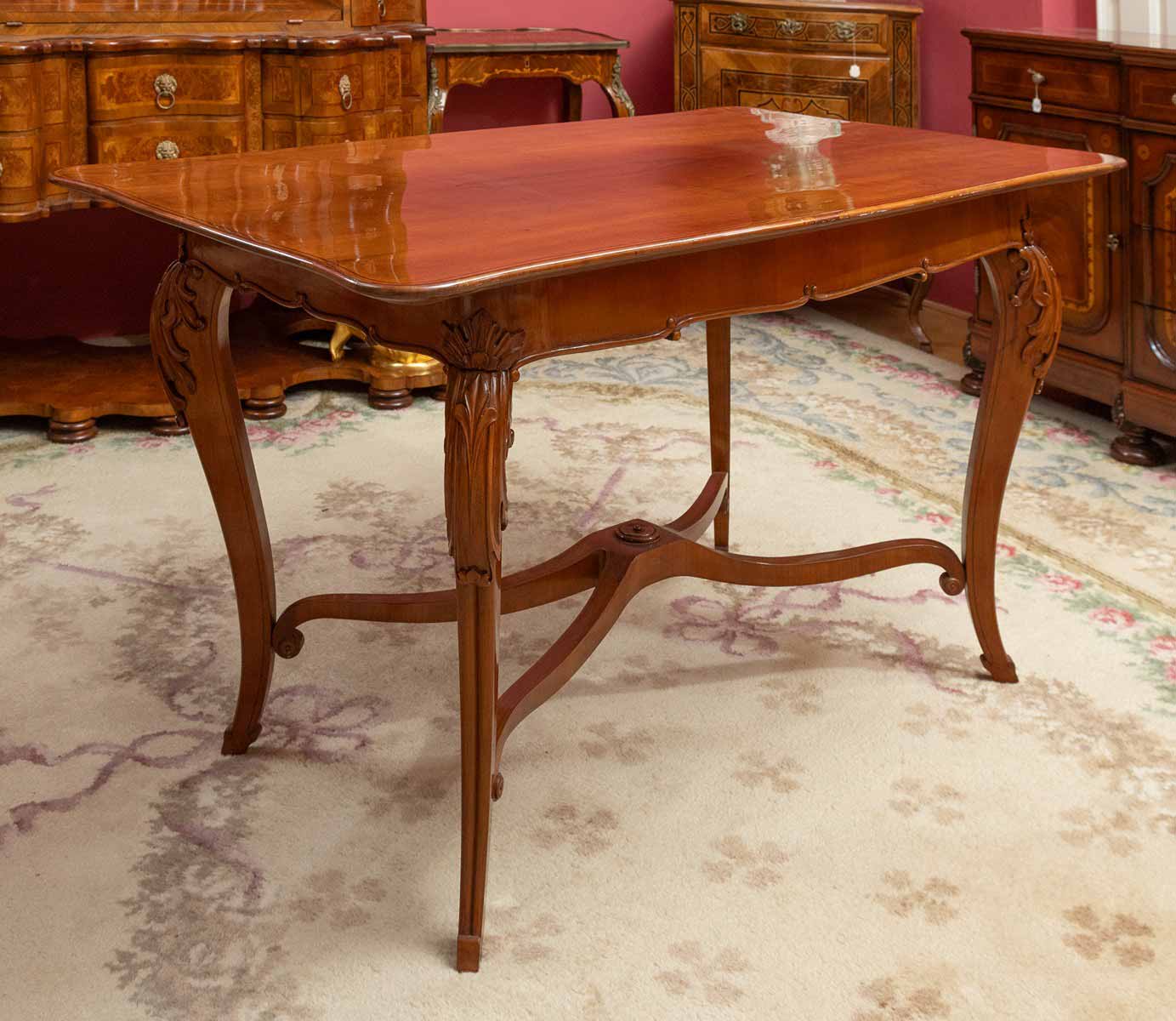 Stůl v rokokovém stylu