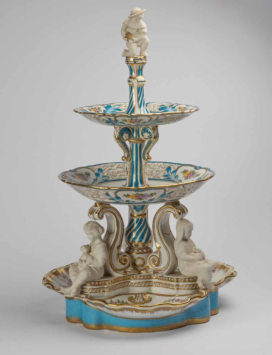 Dekorativní třípatrový nástolec