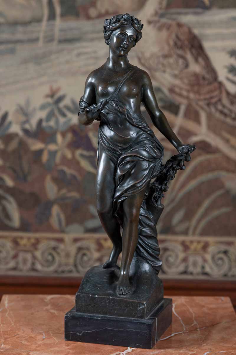 Stojící dívčí akt