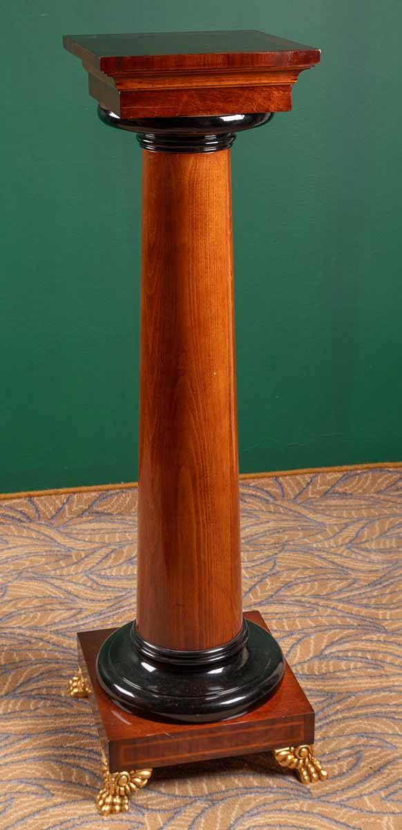 Podstavec pod sochu v empírovém stylu