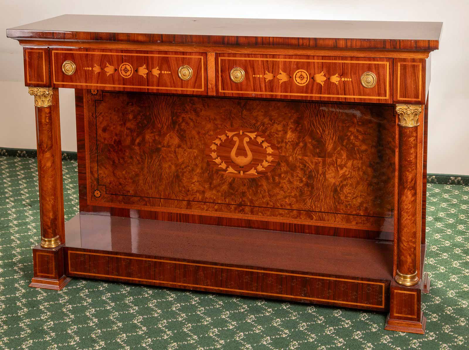 Konzolový stůl v empírovém stylu