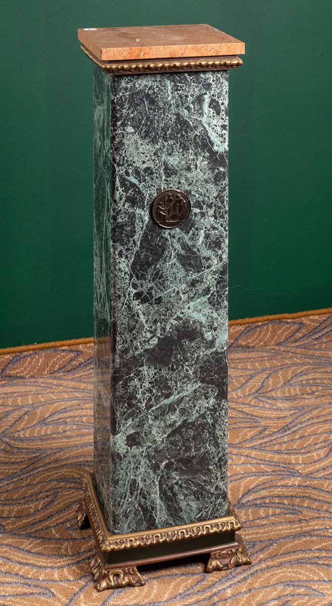 Mramorový podstavec