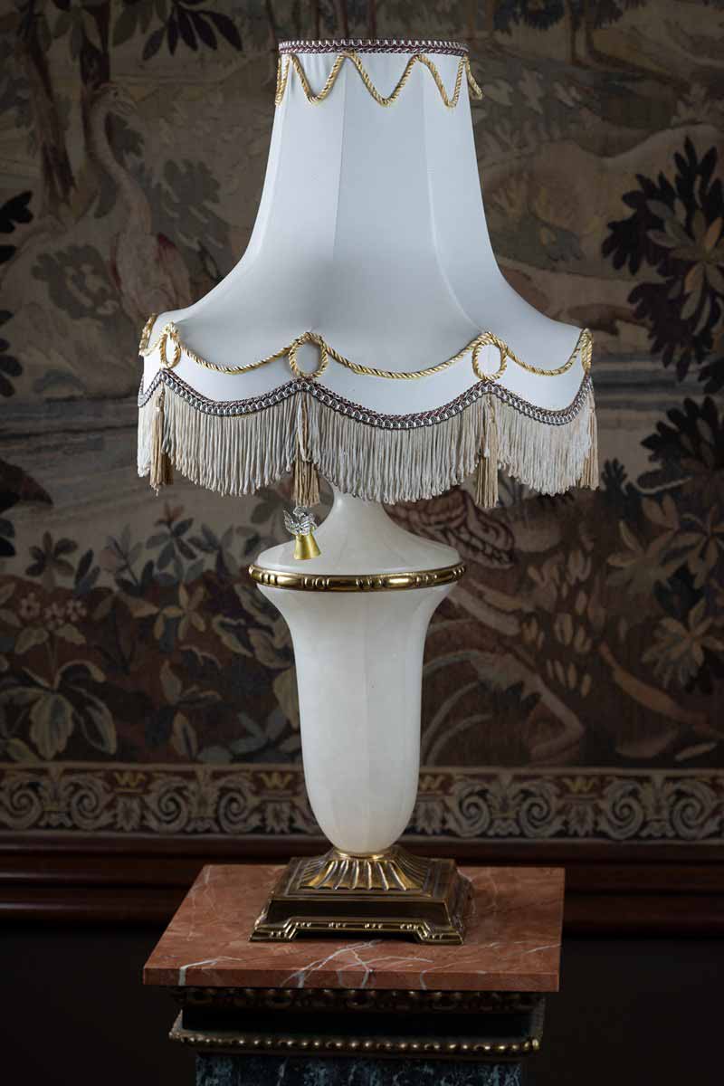 Dekorativní lampa v empírovém stylu