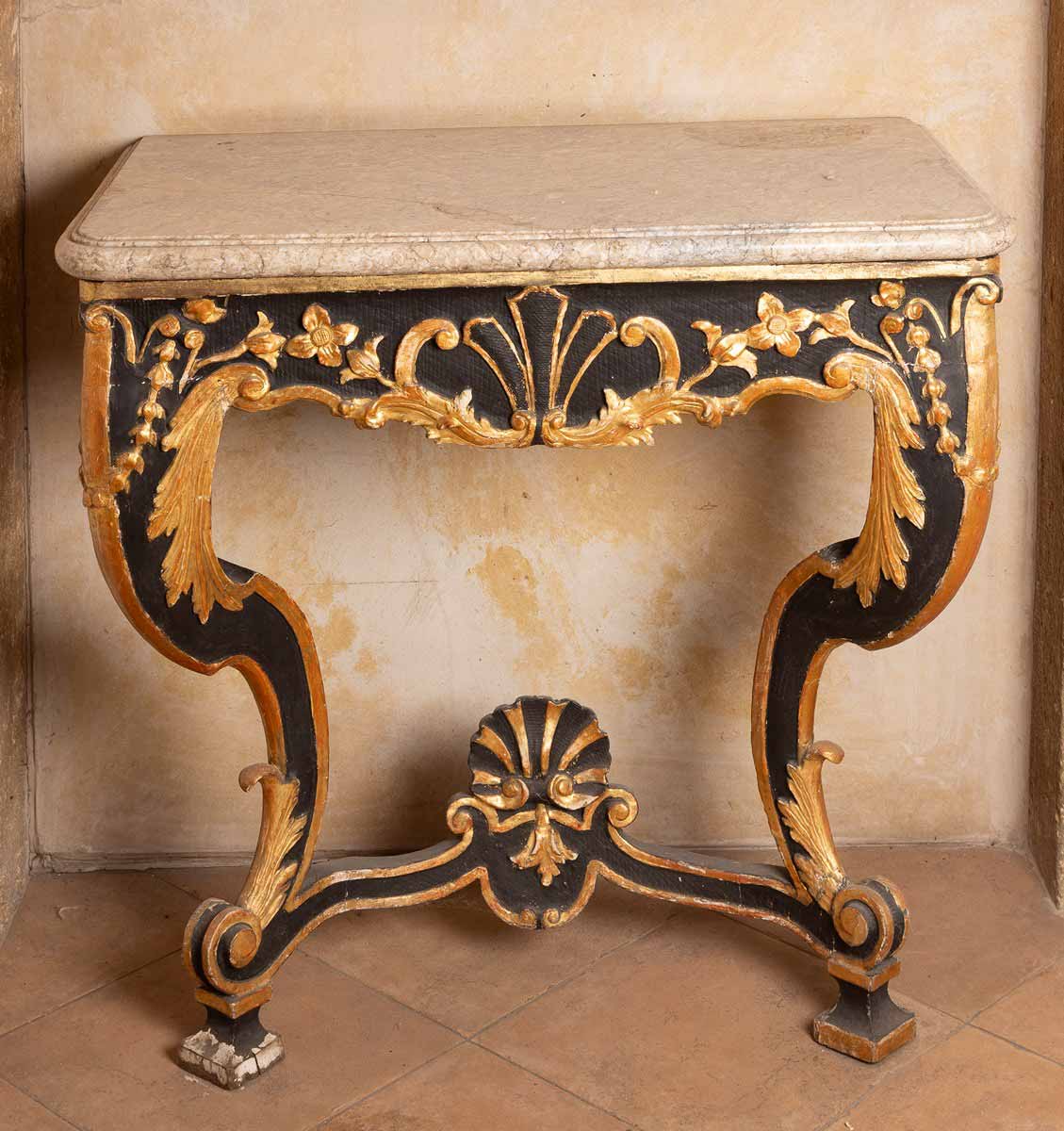 Konzolový stolek v barokním stylu