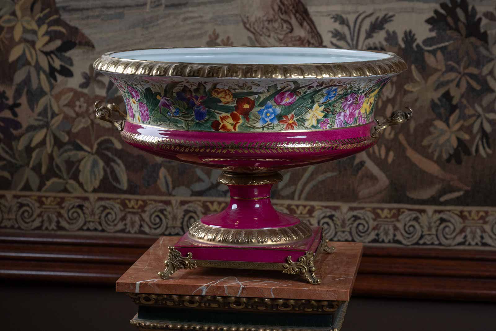 Velká dekorativní mísa na noze