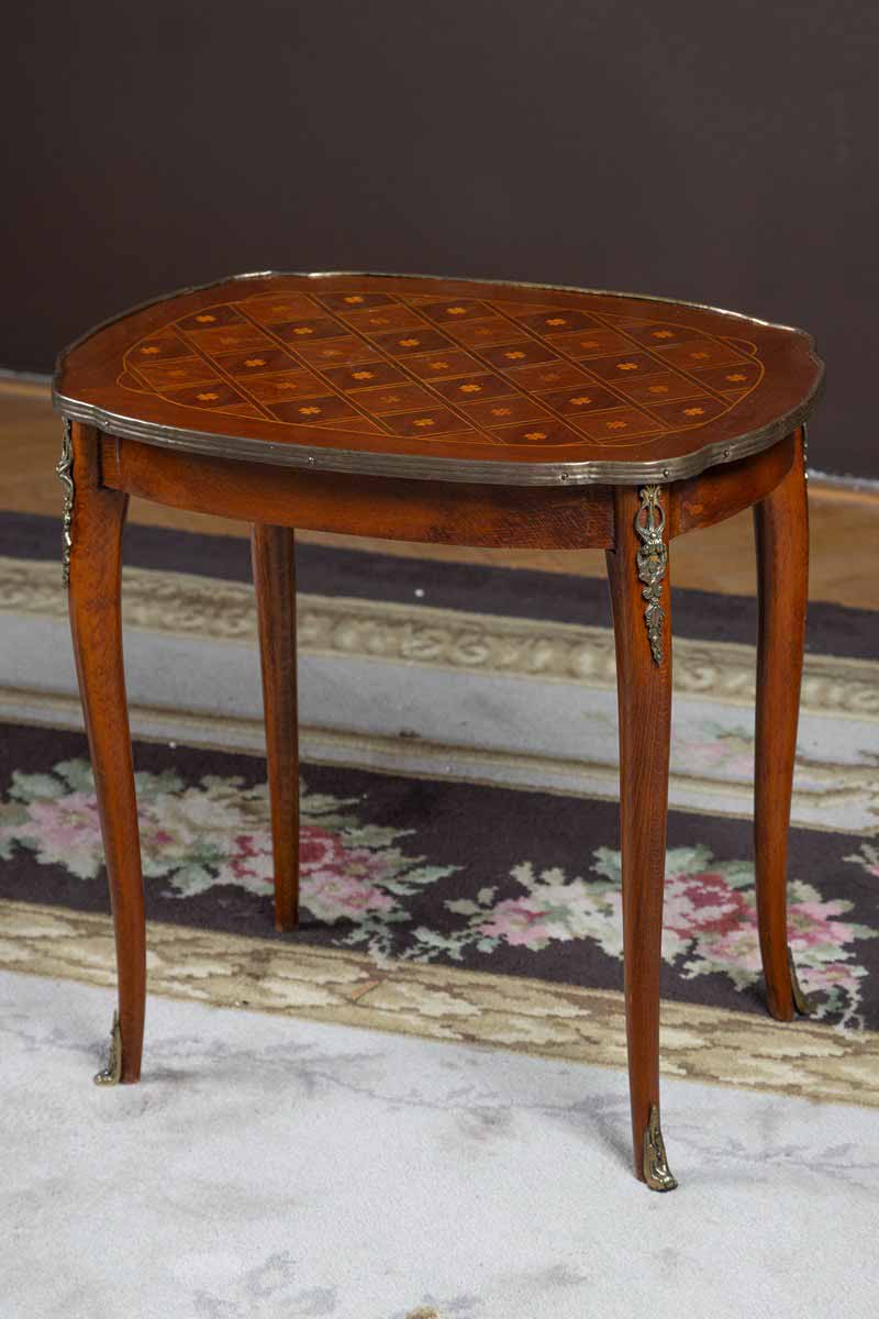 Odkládací stolek v rokokovém stylu Ludvík XV.