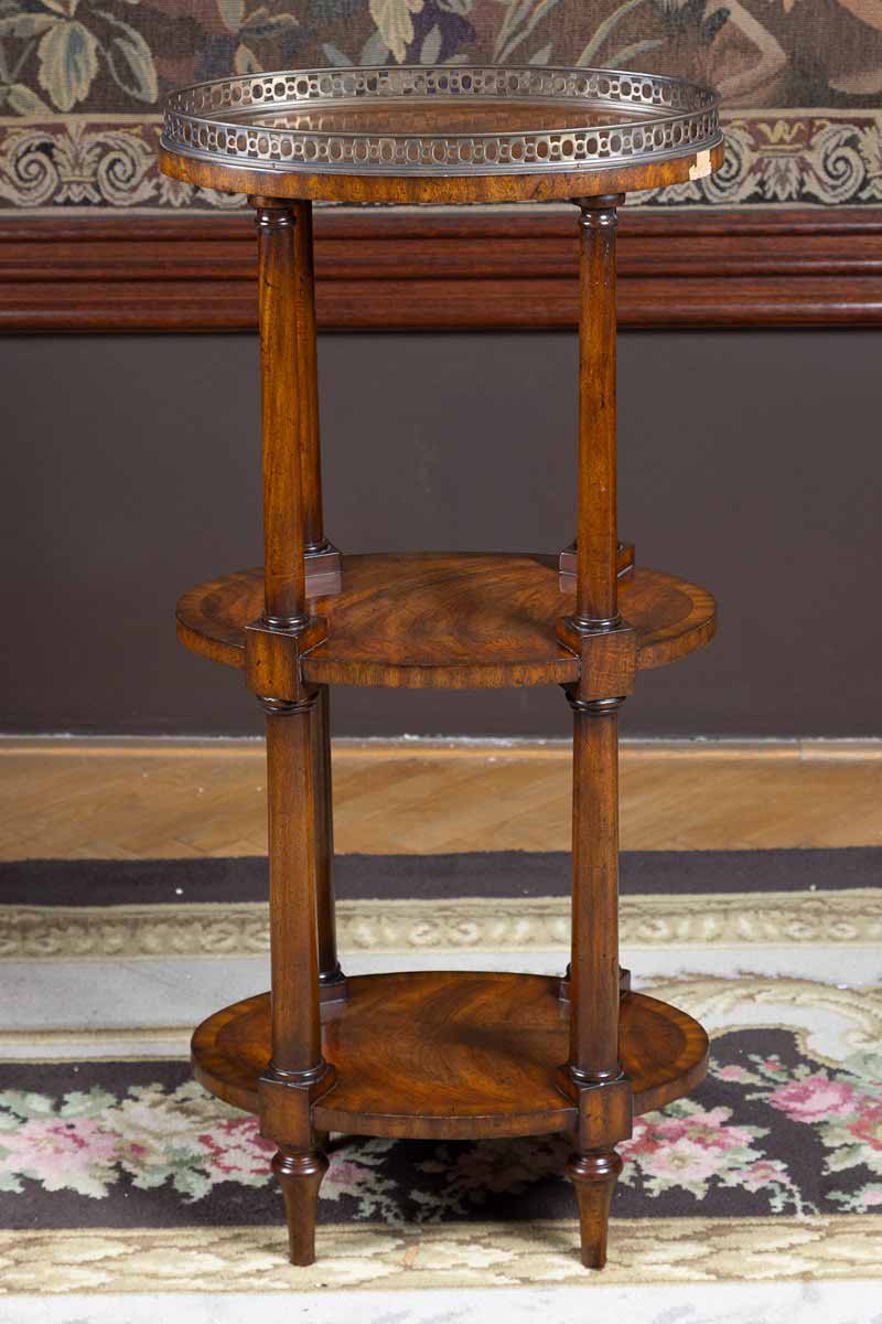 Odkládací stolek v klasicistním stylu