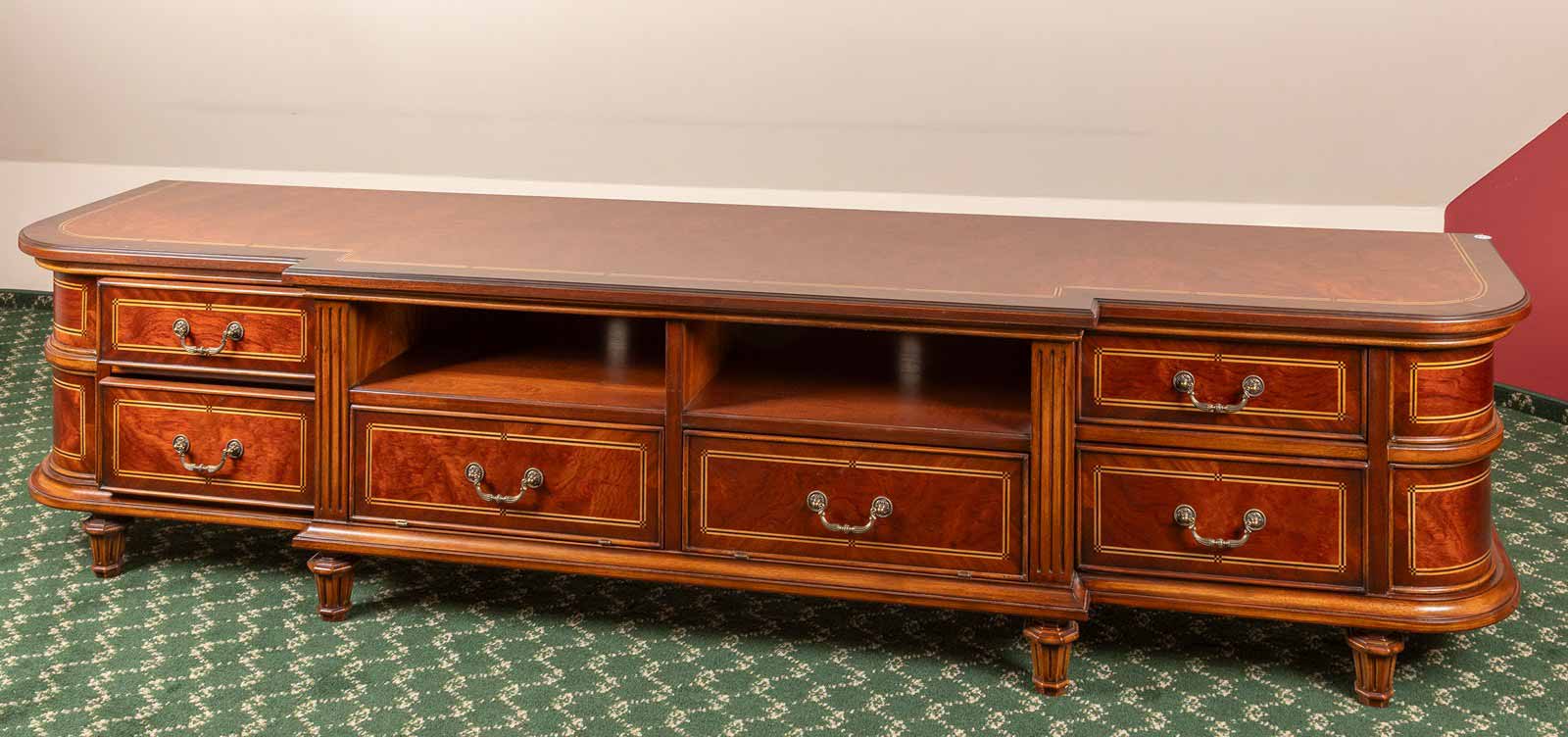 Skřínka pod televizi v barokním stylu