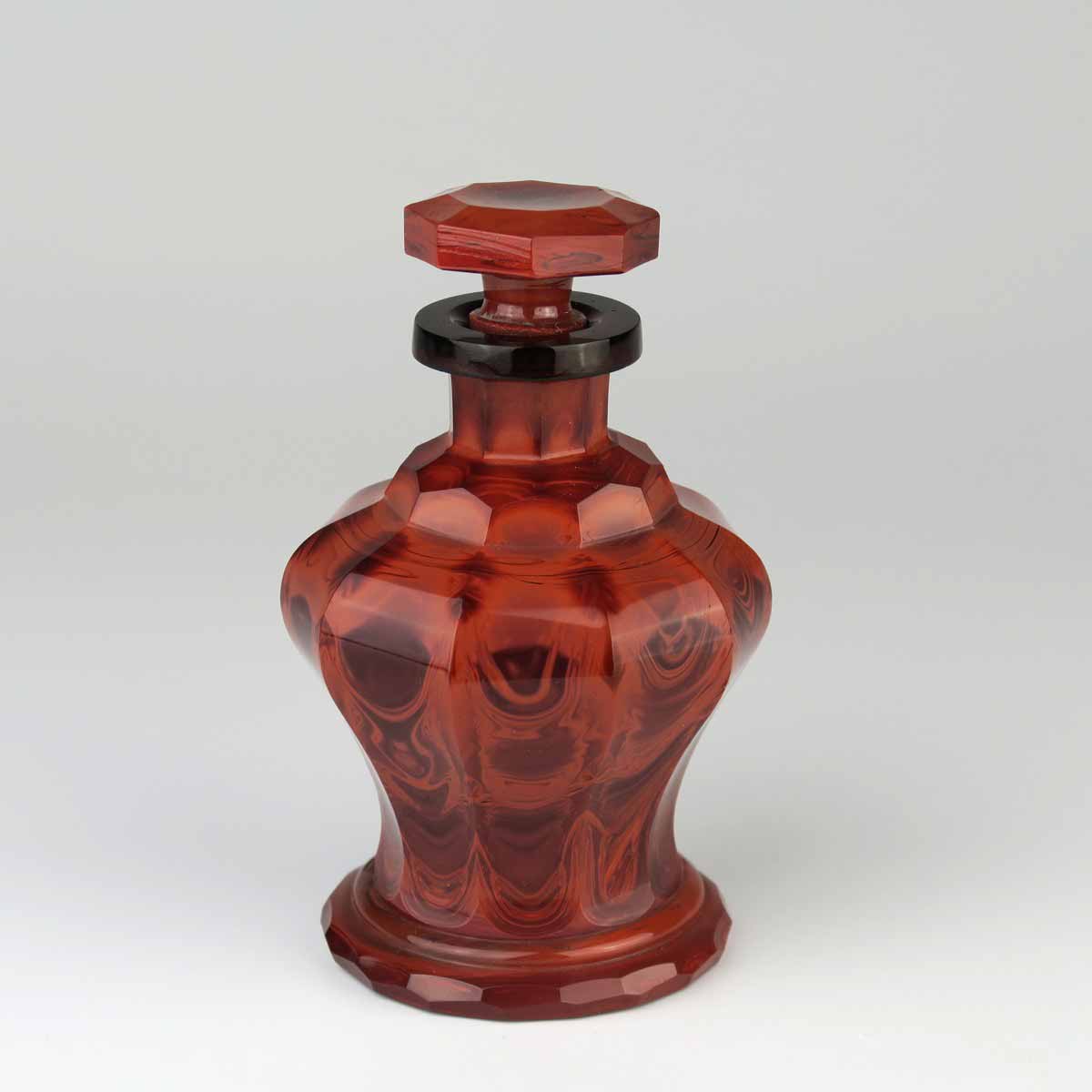 Biedermeierový hyalitový flakon