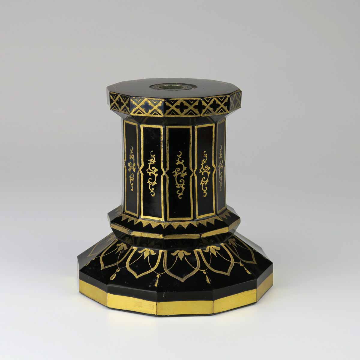 Biedermeierový hyalitový podstavec