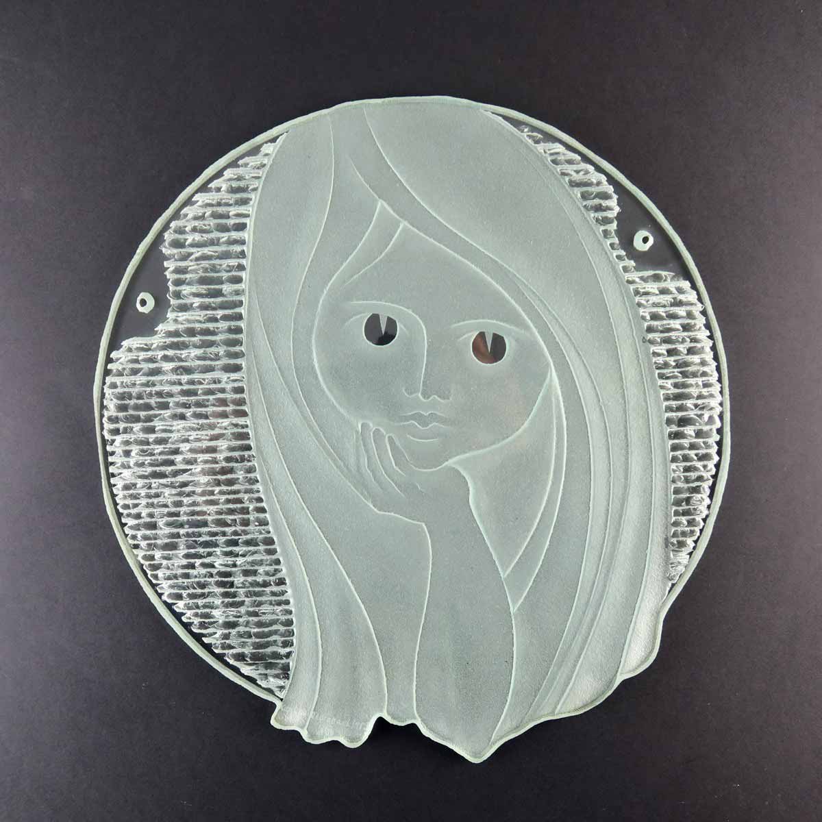 Zdeněk Kepka (1930) - Závěsný reliéf Dívčí portrét