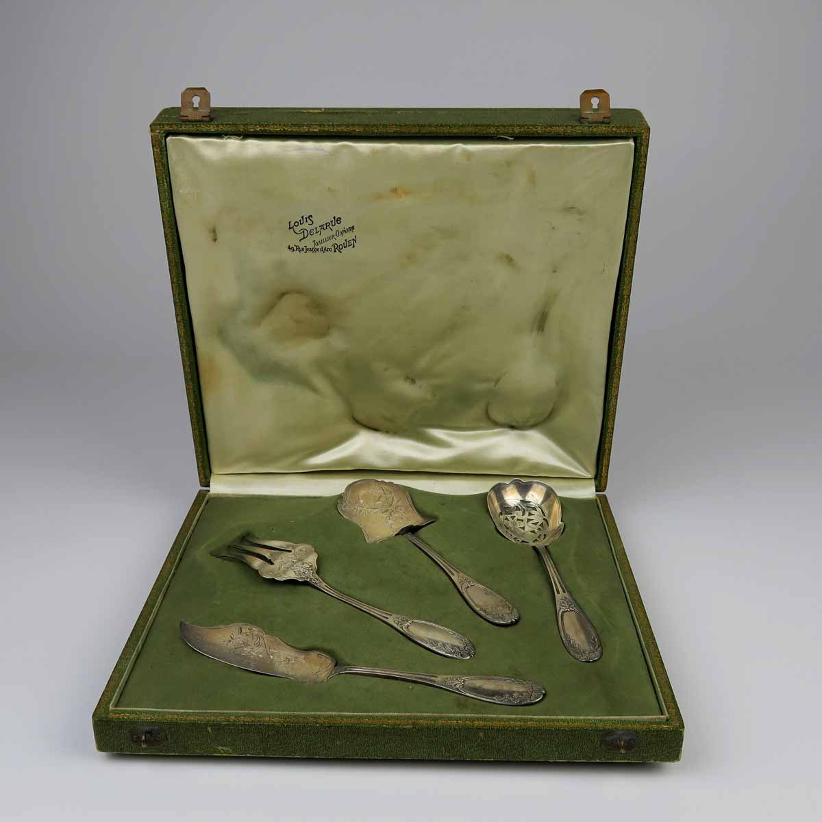 Stříbrná servírovací souprava