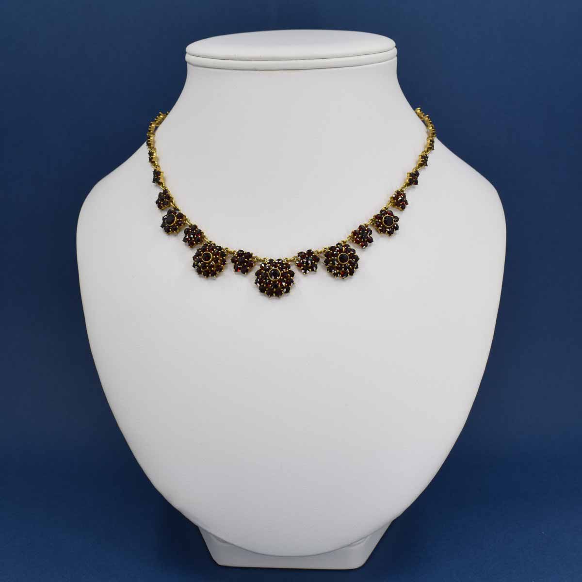 Granátový náhrdelník