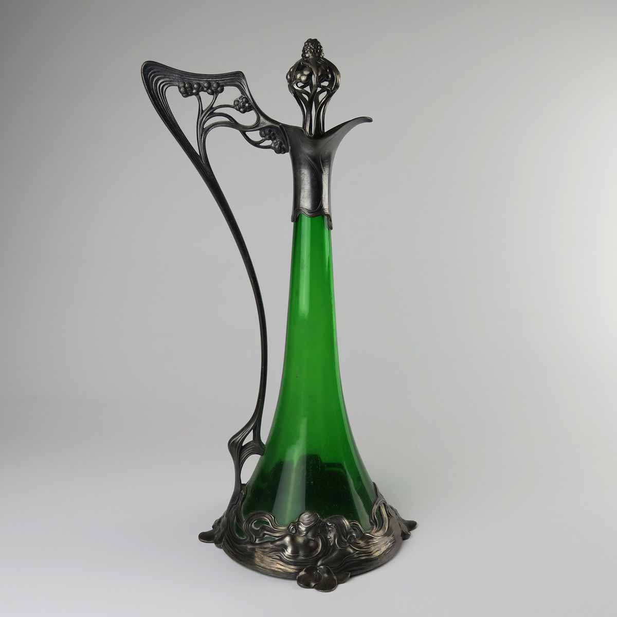 Secesní džbán na víno