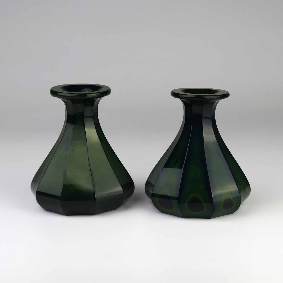 Pár lithyalinových flakonů