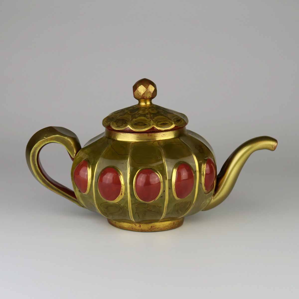 Biedermeierová lithyalinová konvička