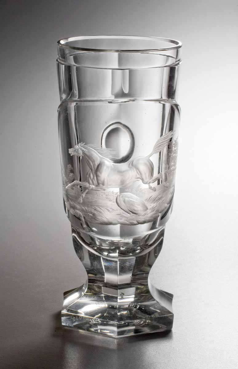 Biedermeierový pohár s motivem koně